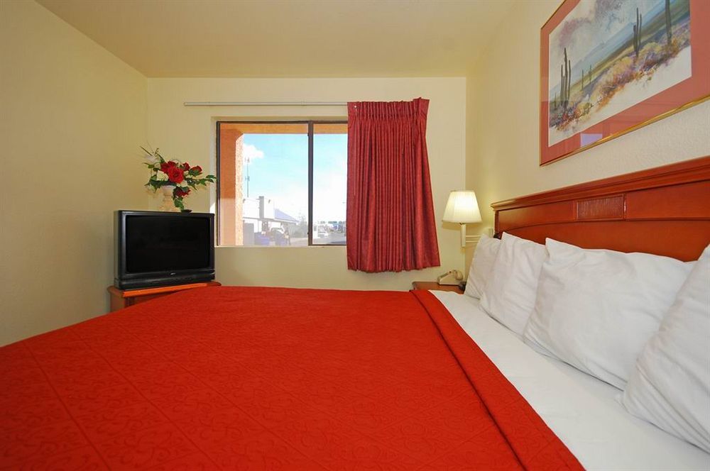 American Inn & Suites Меса Экстерьер фото