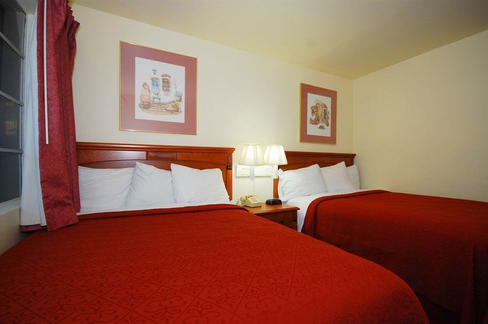 American Inn & Suites Меса Экстерьер фото