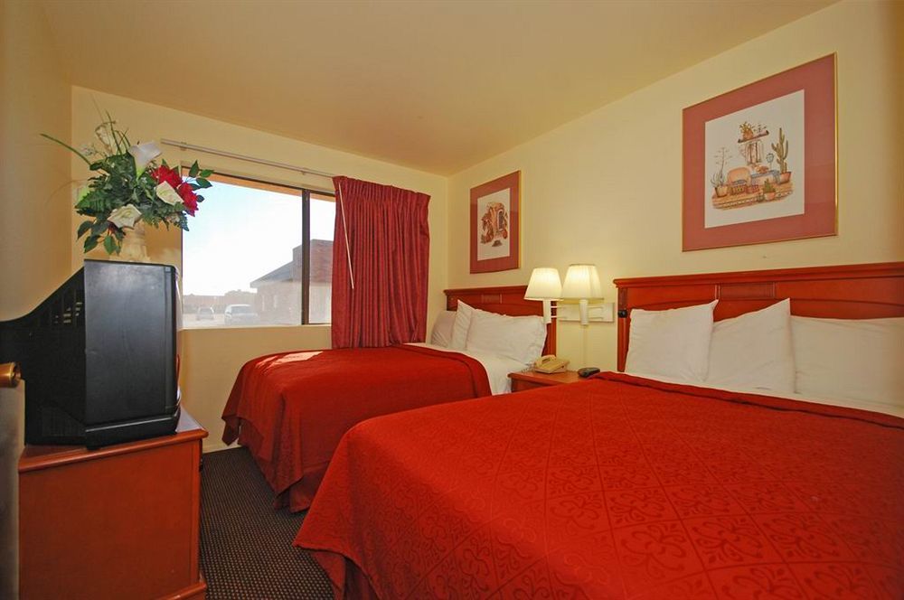 American Inn & Suites Меса Экстерьер фото